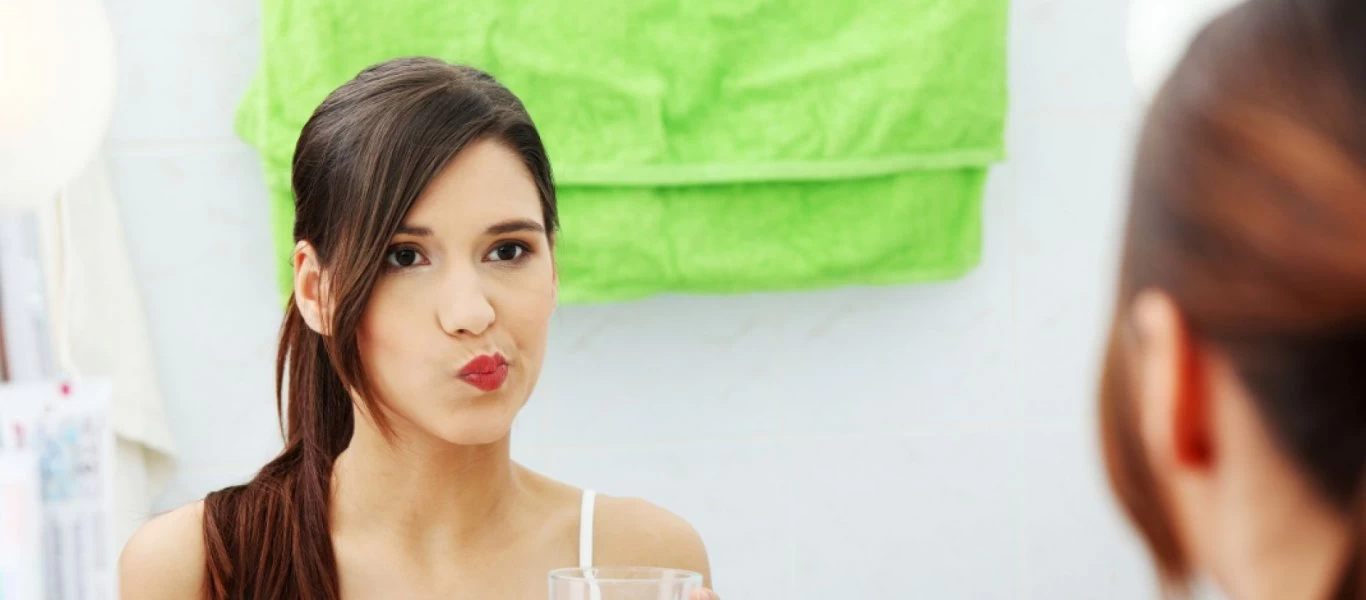 Πικρή γεύση στο στόμα: Ποιες είναι οι πιθανές αιτίες